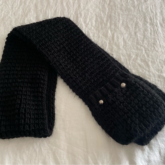 Michael Kors Thermal Pocket Scarf - Picture 3 of 6